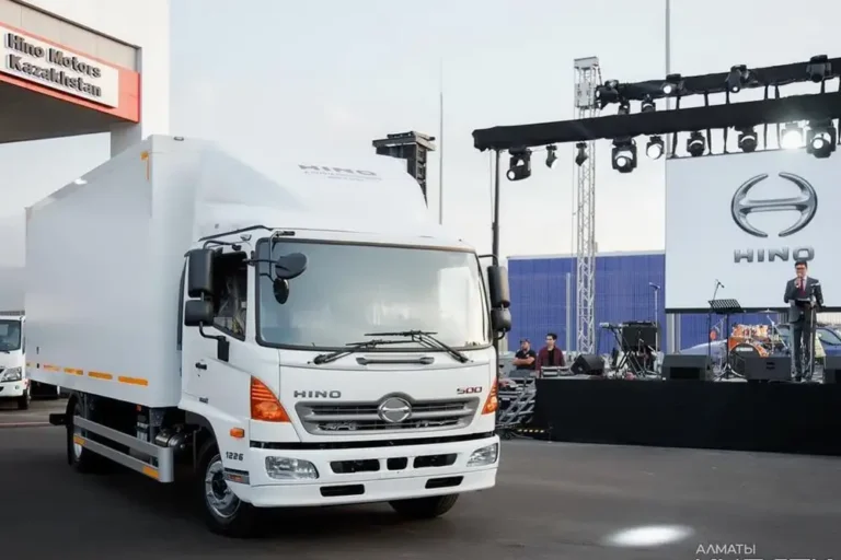 Автосалон Hino